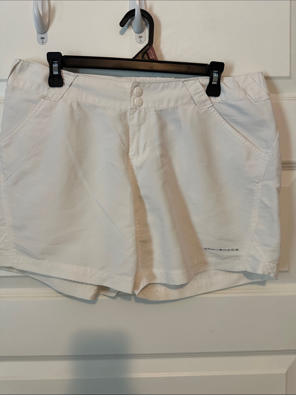 Columbia White Women’s Outdoor Active Shorts